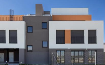Exterior view of Flat to rent in Parla  with Air Conditioner, Heating and Storage room