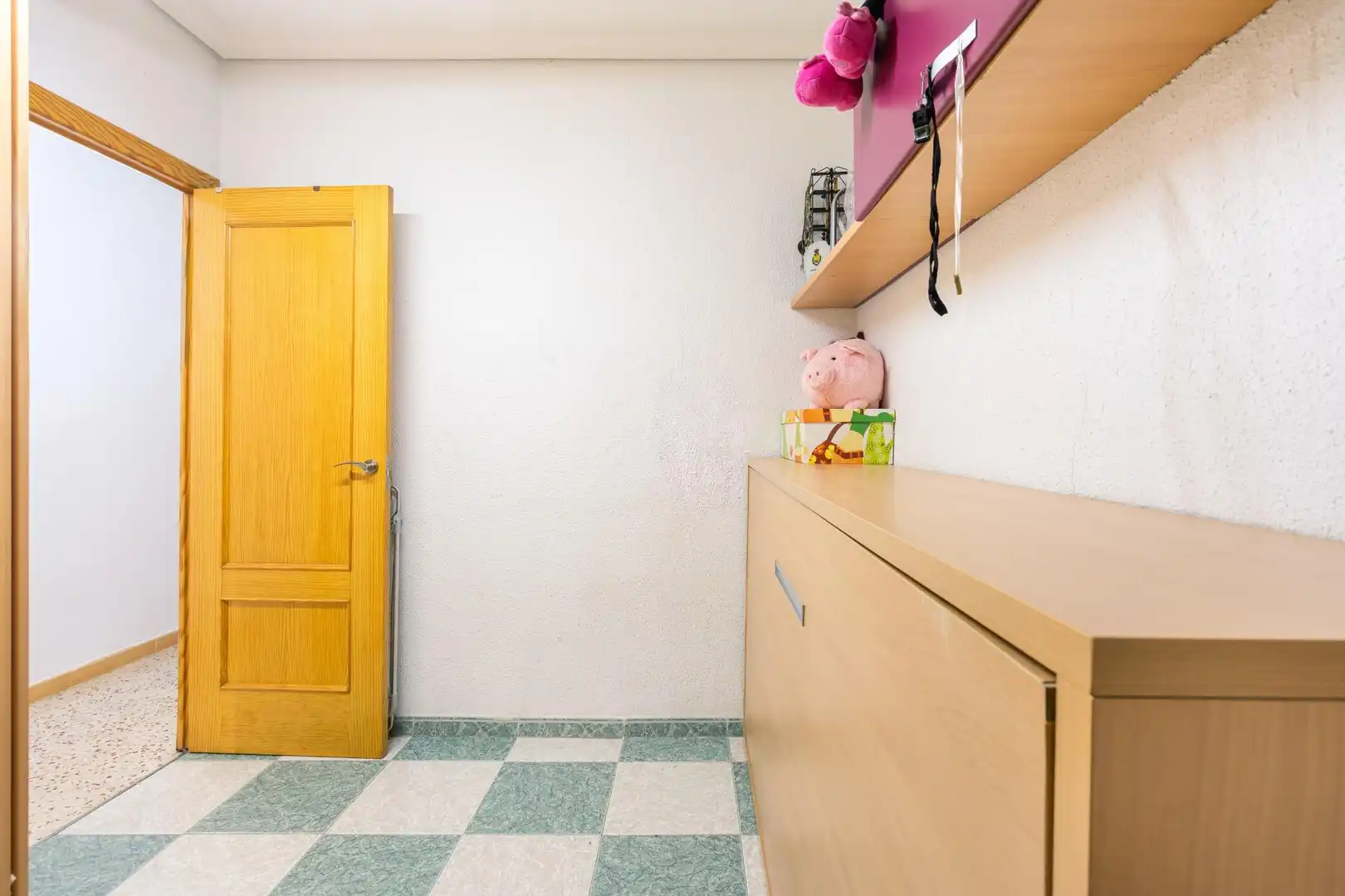 Flat for sale in Sevilla  with Air Conditioner, Furnished and Balcony