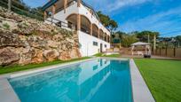 Piscina de Casa o xalet en venda en Santa Susanna amb Aire condicionat, Calefacció i Terrassa