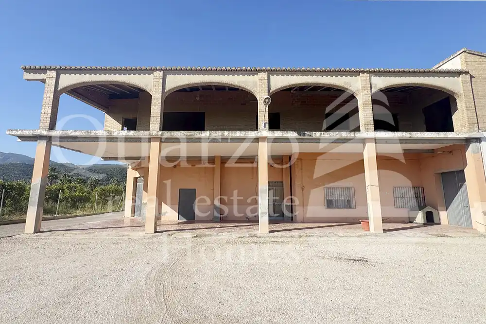 Vista exterior de Casa o xalet en venda en Tavernes de la Valldigna amb Calefacció, Terrassa i Traster