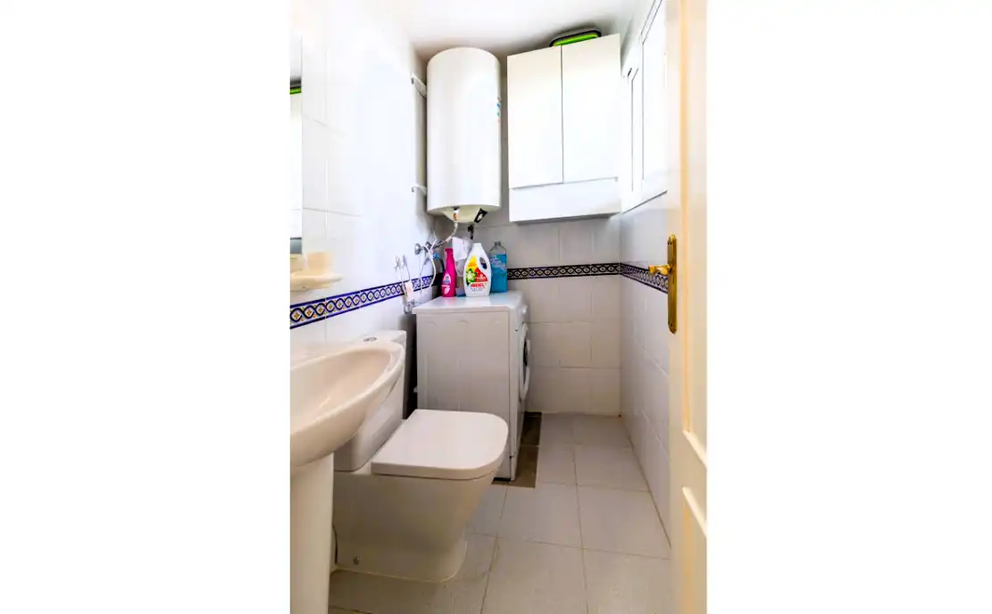 Bany de Apartament en venda en Mijas amb Aire condicionat, Terrassa i Moblat