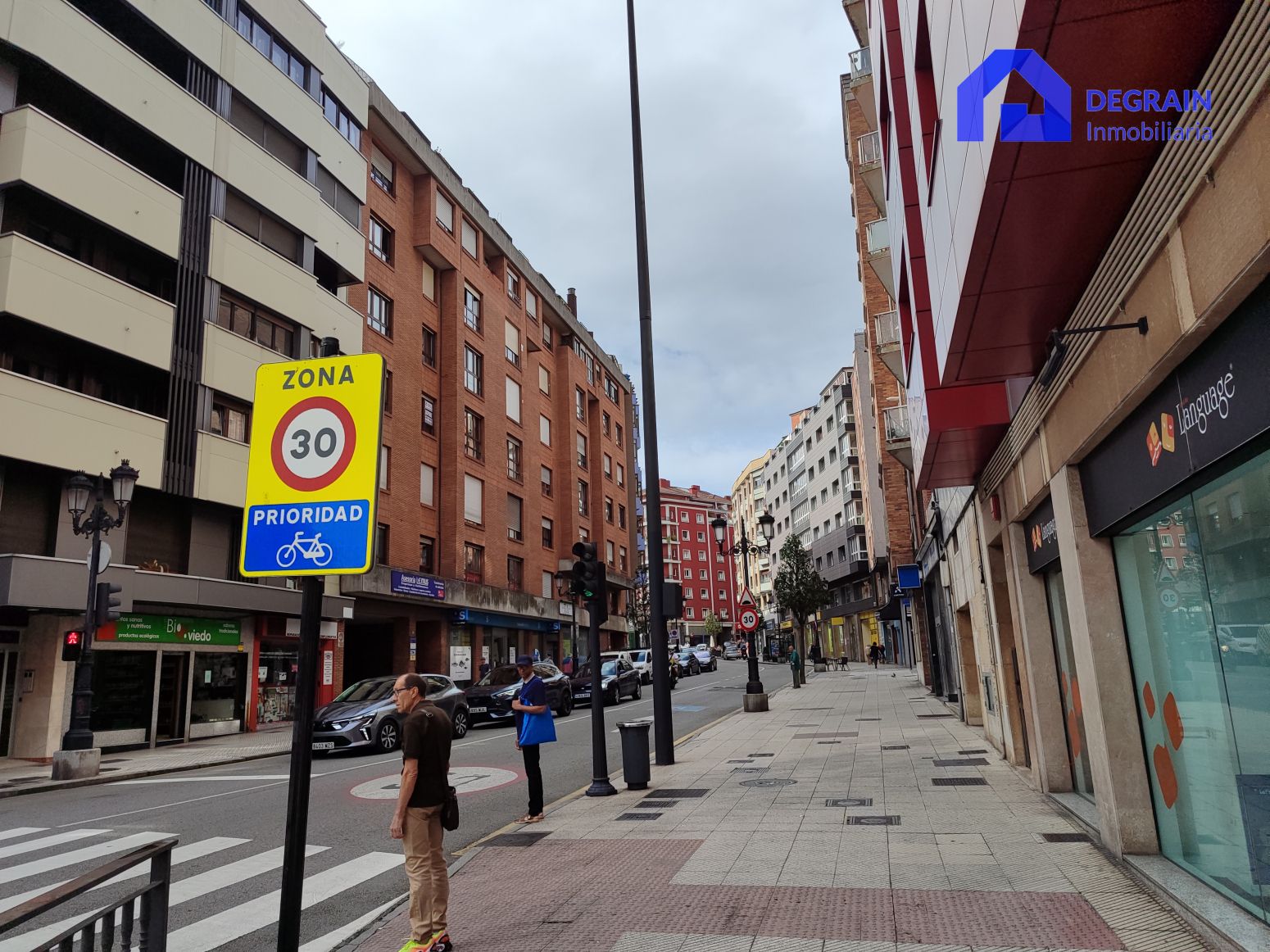 Vista exterior de Pis en venda en Oviedo  amb Calefacció