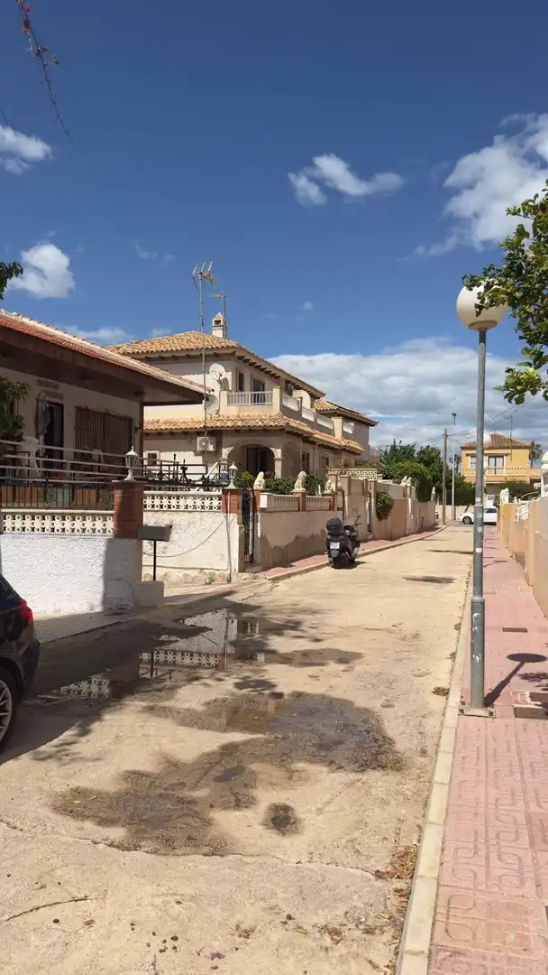 Vista exterior de Casa adosada en venda en Torrevieja