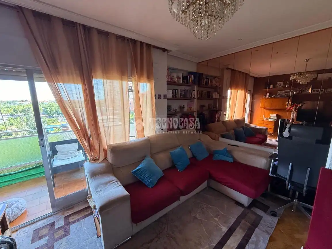 Wohnzimmer von Wohnung zum Verkauf in Madrid mit Klimaanlage, Heizung und Parkett