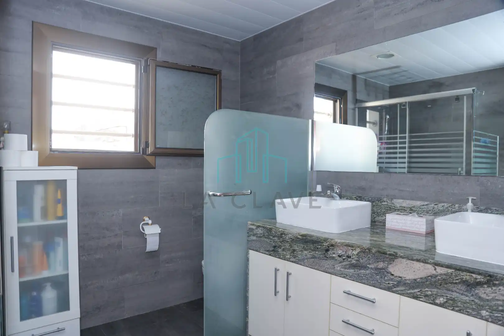 Baño de Casa o chalet en venta en Lliçà d'Amunt con Aire acondicionado, Calefacción y Jardín privado