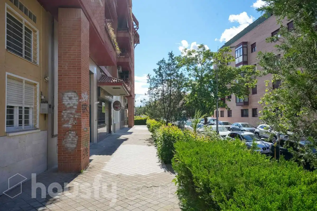 Vista exterior de Local en venta en Madrid con Aire acondicionado