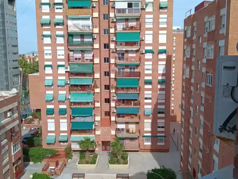 Außenansicht von Wohnung zur Miete in Murcia mit Klimaanlage, Privatgarten und Möbliert