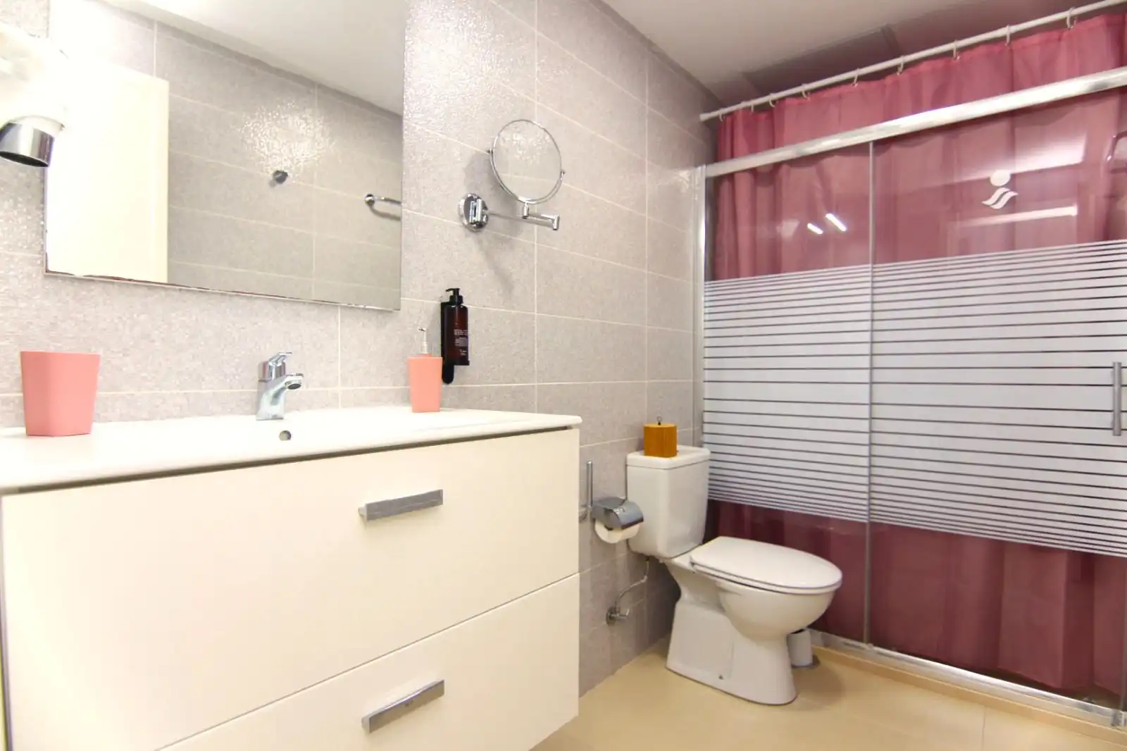 Baño de Piso de alquiler en Mogán con Terraza, Amueblado y Microondas