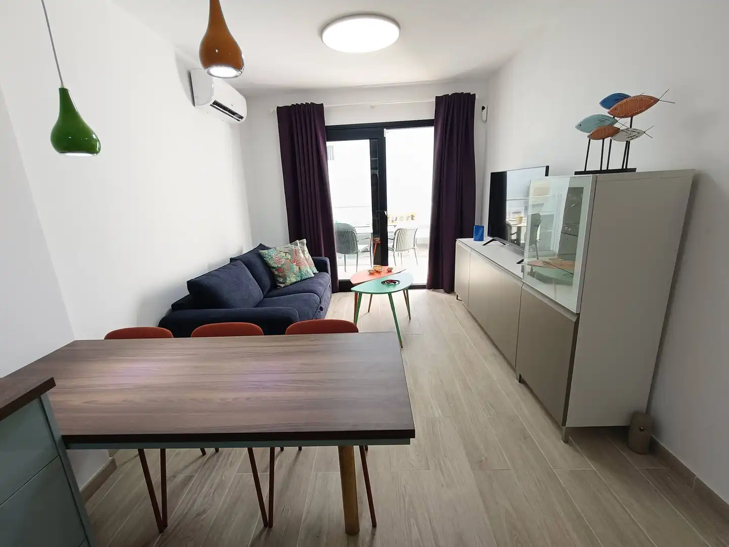 Sala d'estar de Apartament de lloguer en Mogán amb Aire condicionat, Terrassa i Moblat