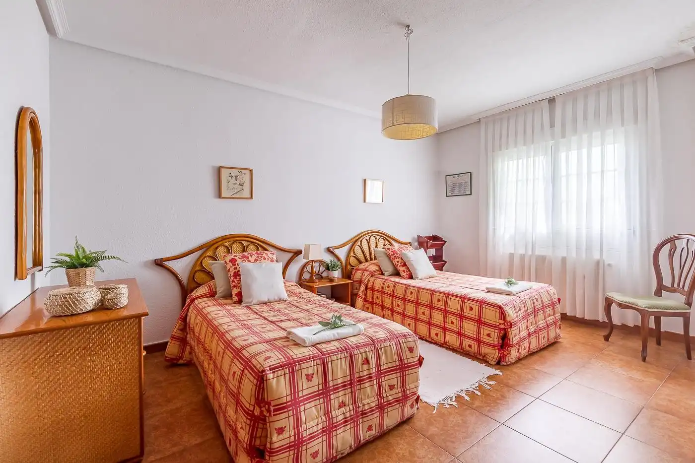 Habitación de Casa o chalet en venta en San Lorenzo de El Escorial con Calefacción, Alarma y Piscina comunitaria