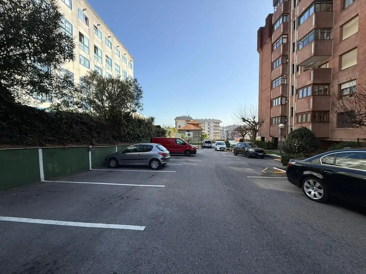 Aparcament de Pis en venda en Castro-Urdiales amb Calefacció, Parquet i Terrassa