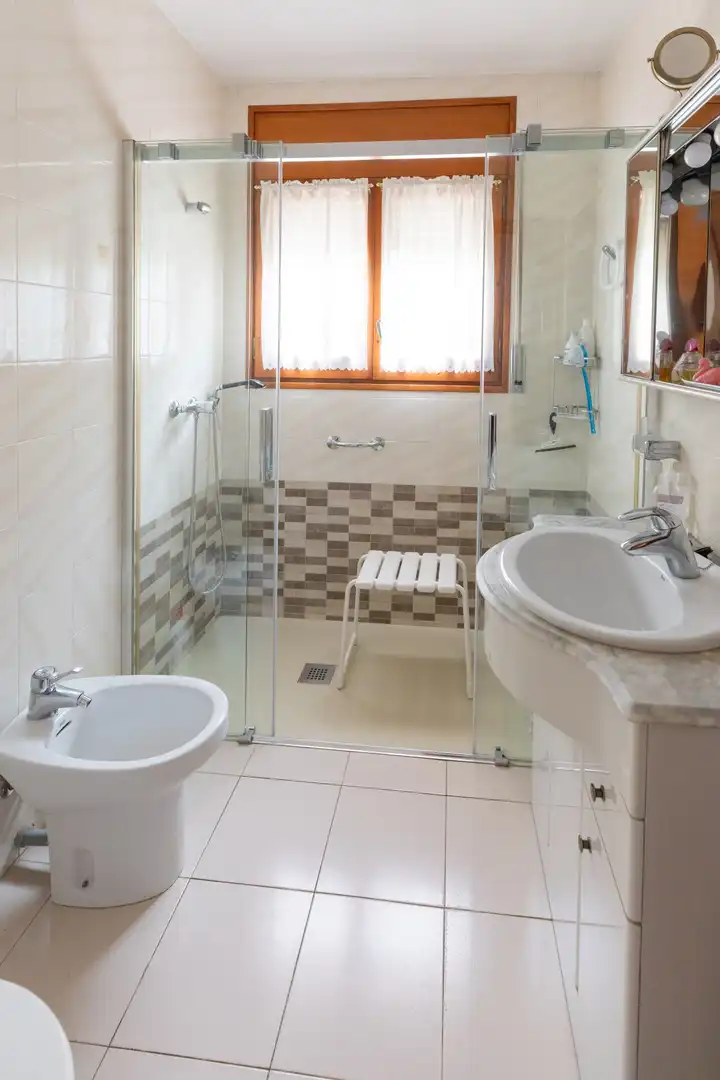 Bathroom of Houses for sale in Seva  with Heating, Terrace and Storage room