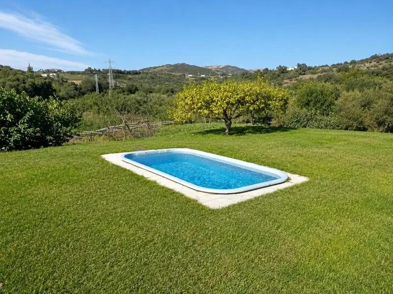 Schwimmbecken von Grundstücke zum Verkauf in Estepona