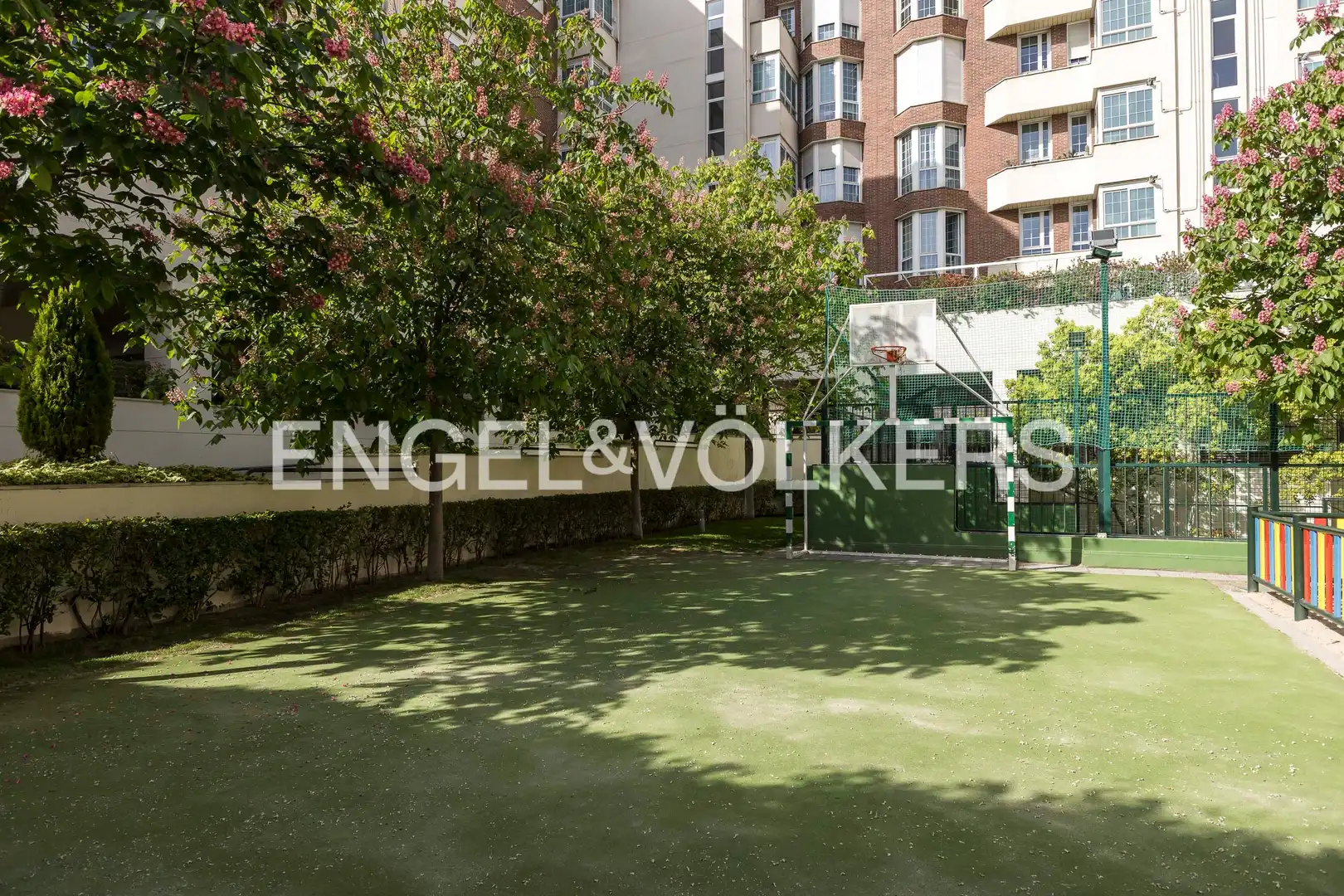 Terraza de Piso en venta en Madrid con Aire acondicionado, Calefacción y Jardín privado