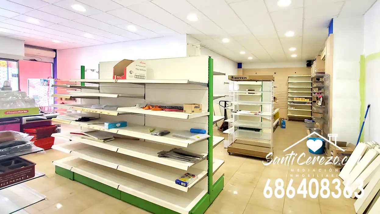 Local commercial à vendre à Avenida del Marqués de la Vega de Armijo 62, imagen 7