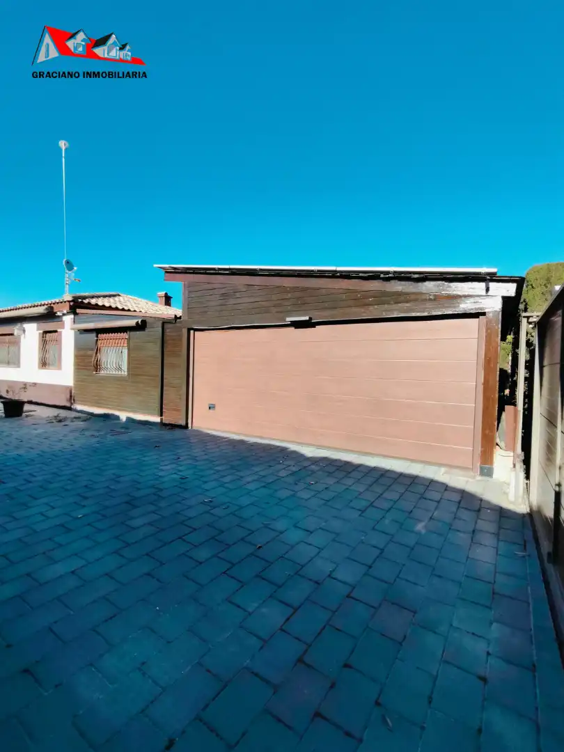 Außenansicht von Haus oder Chalet zum Verkauf in Albacete mit Klimaanlage, Heizung und Privatgarten