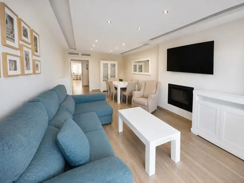 Living room of Flat for sale in Estepona  with Air Conditioner, Heating and Private garden