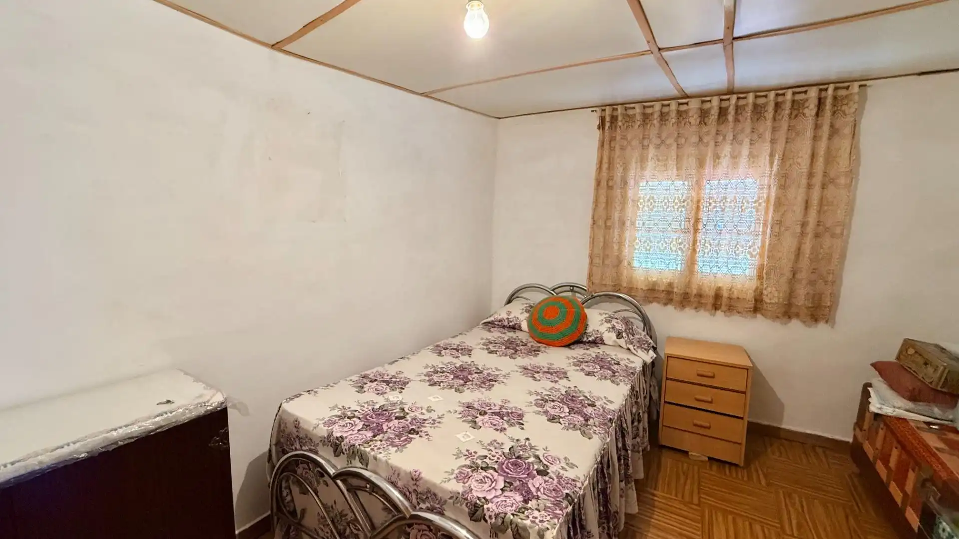 Dormitori de Casa o xalet en venda en Torrecilla del Pinar amb Jardí privat, Traster i Moblat