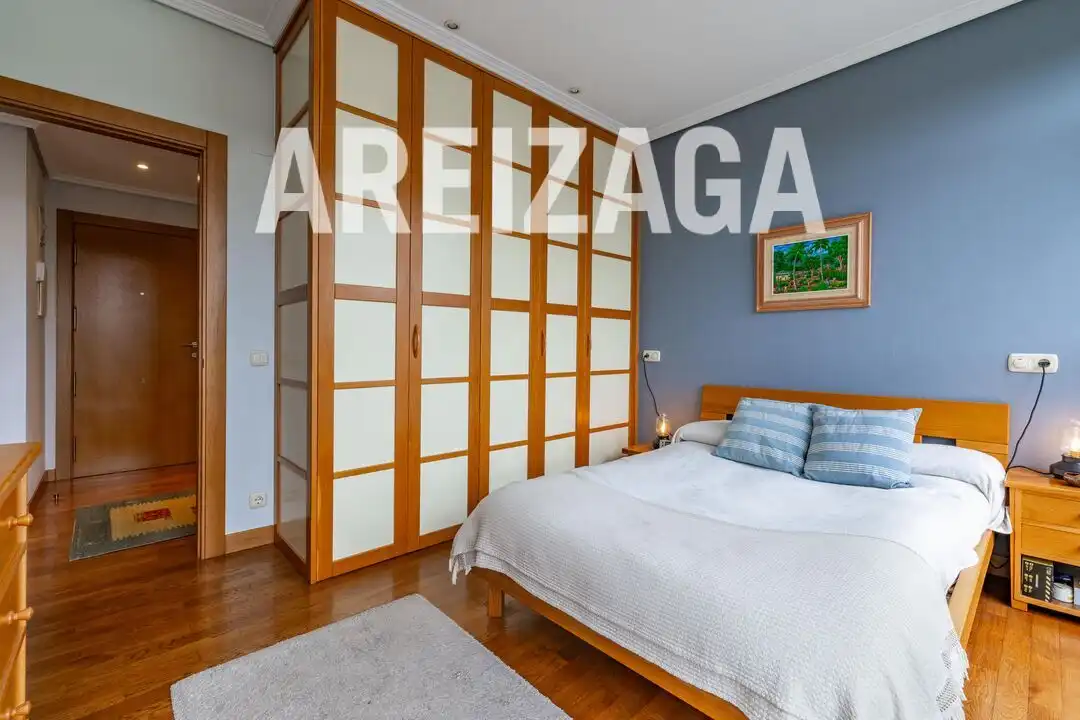 Habitación de Piso en venta en Donostia - San Sebastián  con Calefacción, Terraza y Trastero