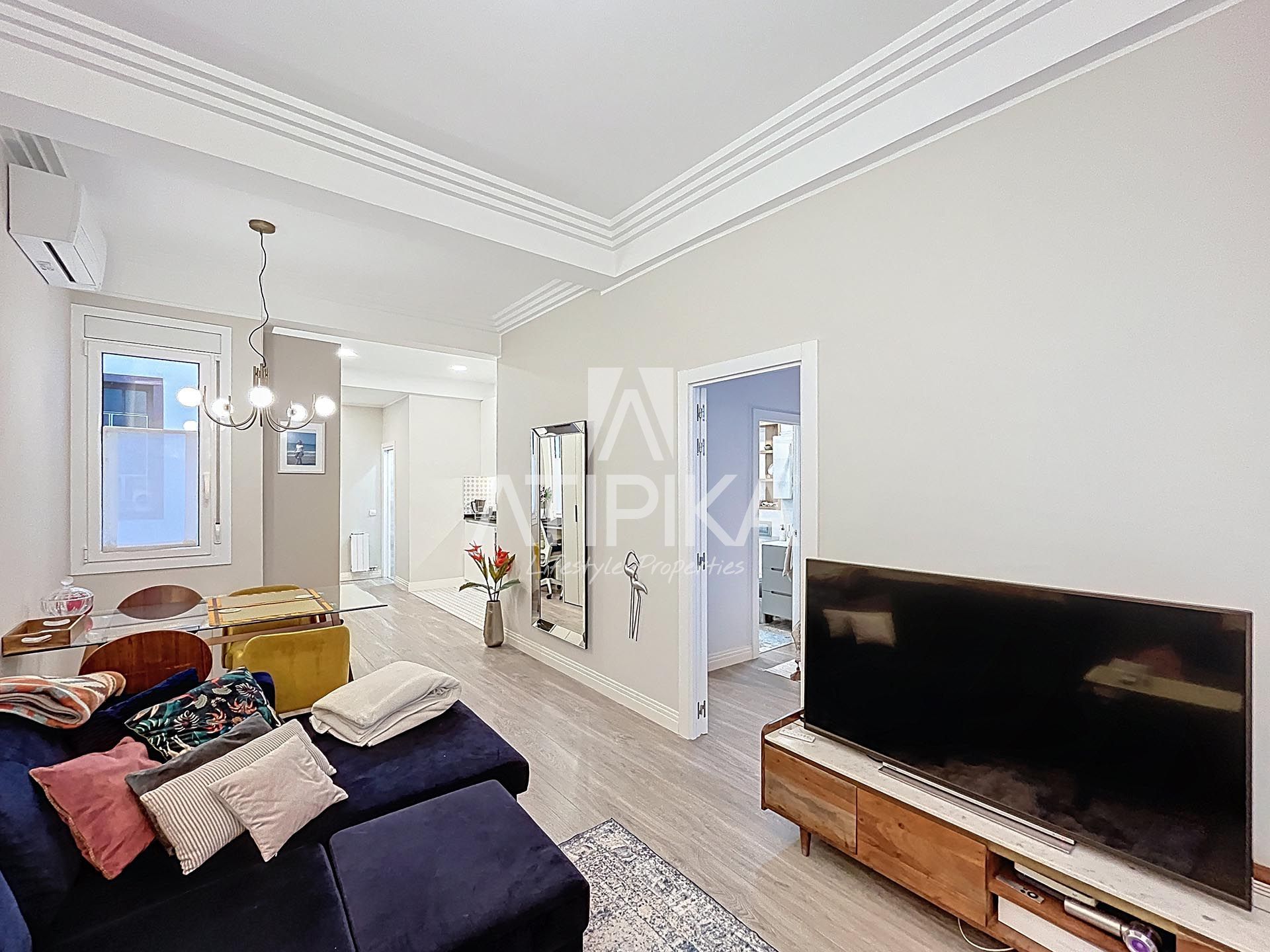 Living room of Flat for sale in  Barcelona Capital  with Air Conditioner, Heating and Parquet flooring