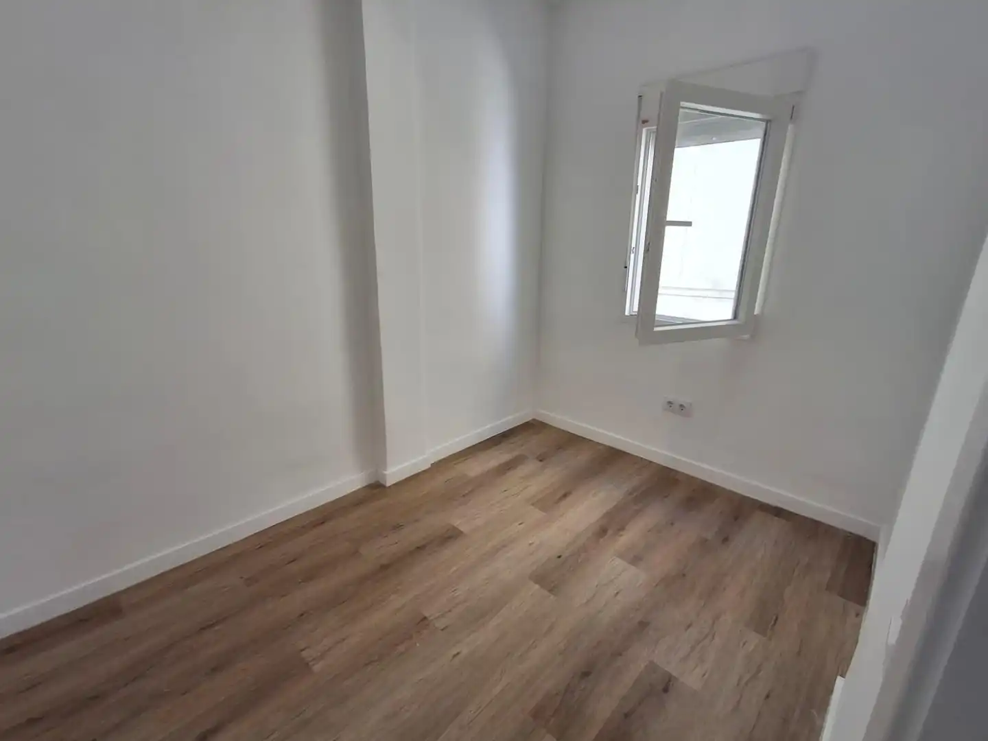 Bedroom of Flat for sale in L'Alcúdia  with Air Conditioner, Heating and Storage room