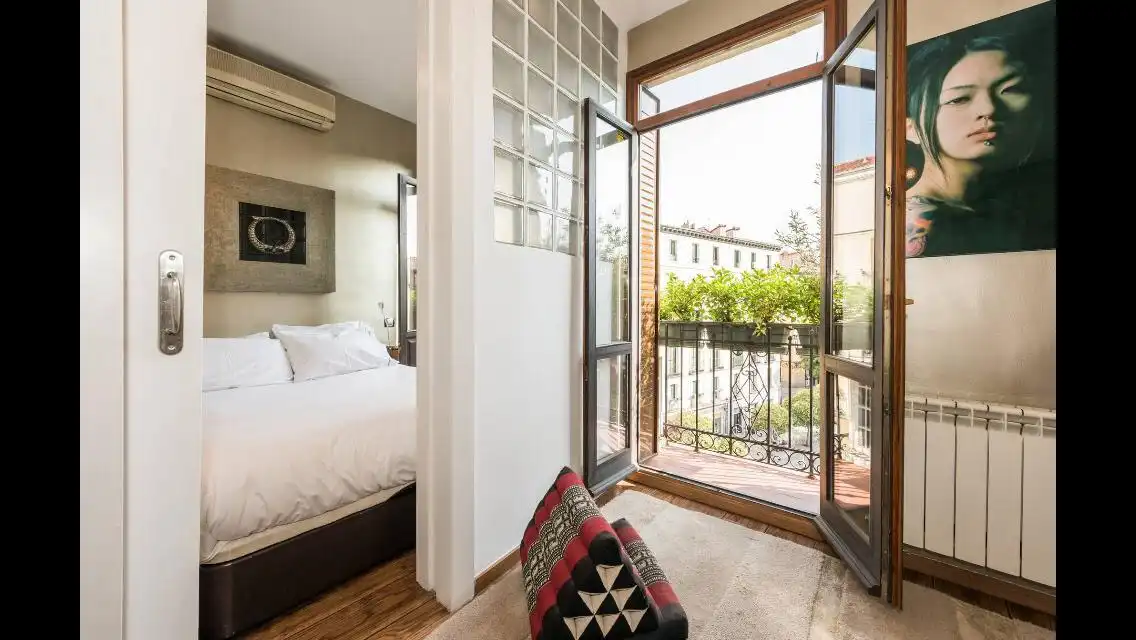 Schlafzimmer von Wohnung zur Miete in Madrid mit Klimaanlage, Heizung und Möbliert