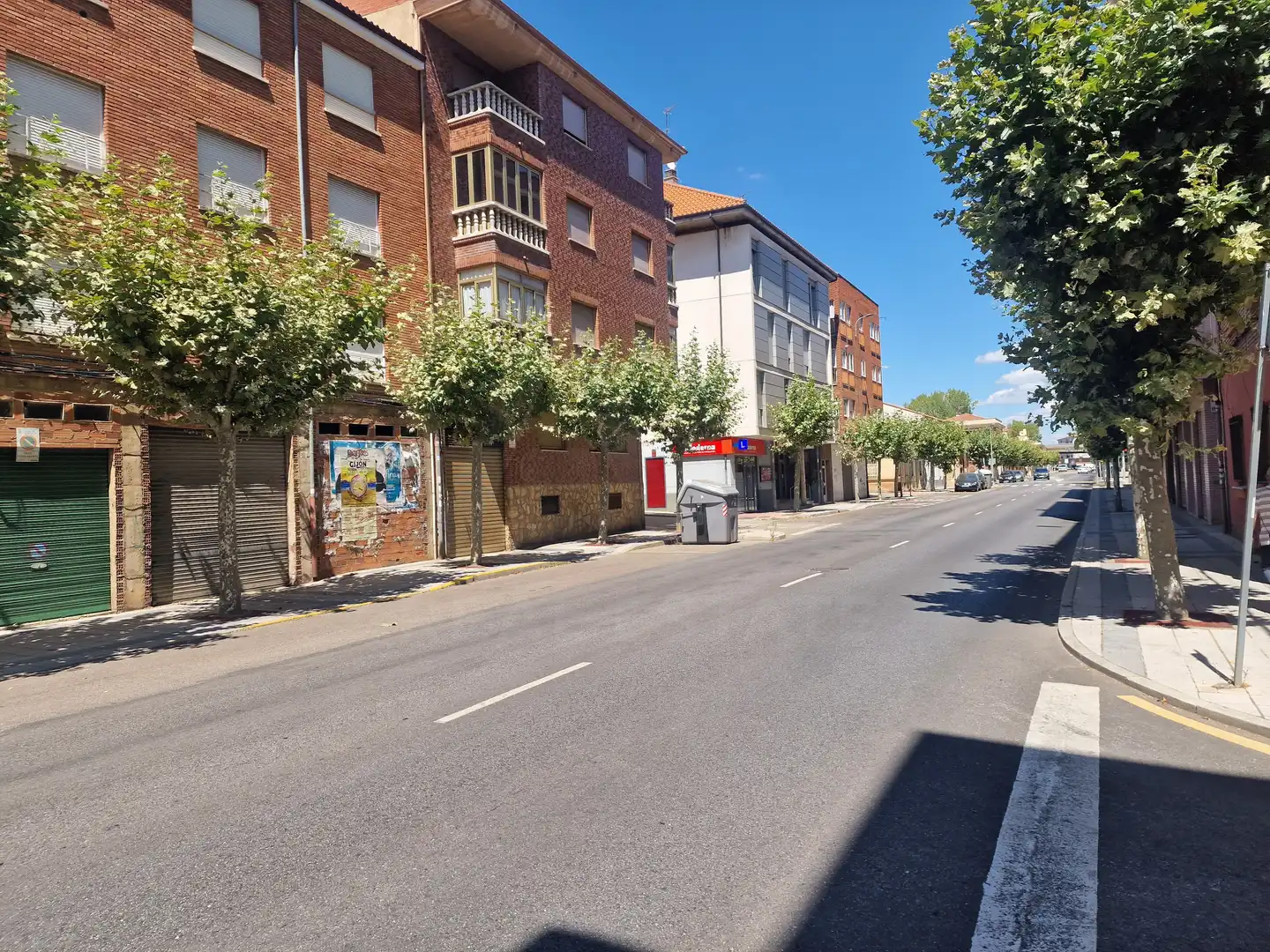 Vista exterior de Pis de lloguer en León Capital  amb Calefacció