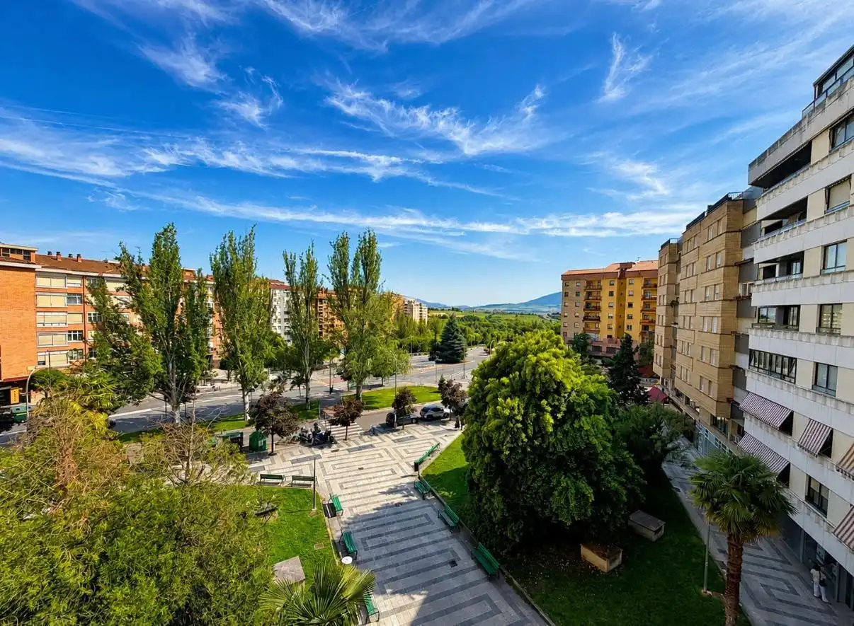 Außenansicht von Wohnung zur Miete in  Pamplona / Iruña