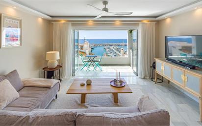 Sala d'estar de Apartament en venda en Marbella amb Aire condicionat i Terrassa