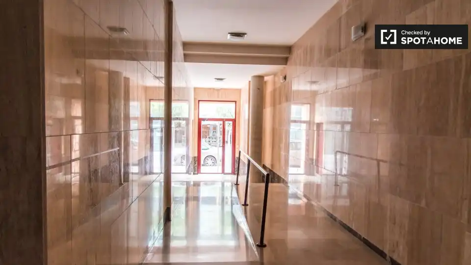 Flat for rent in Valencia  with Air Conditioner, Heating and Furnished