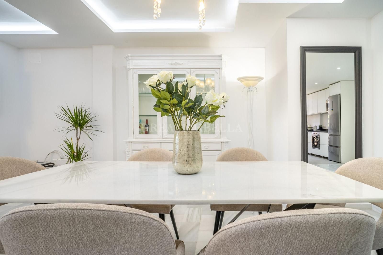 Comedor de Apartamento en venta en Marbella con Aire acondicionado, Terraza y Piscina