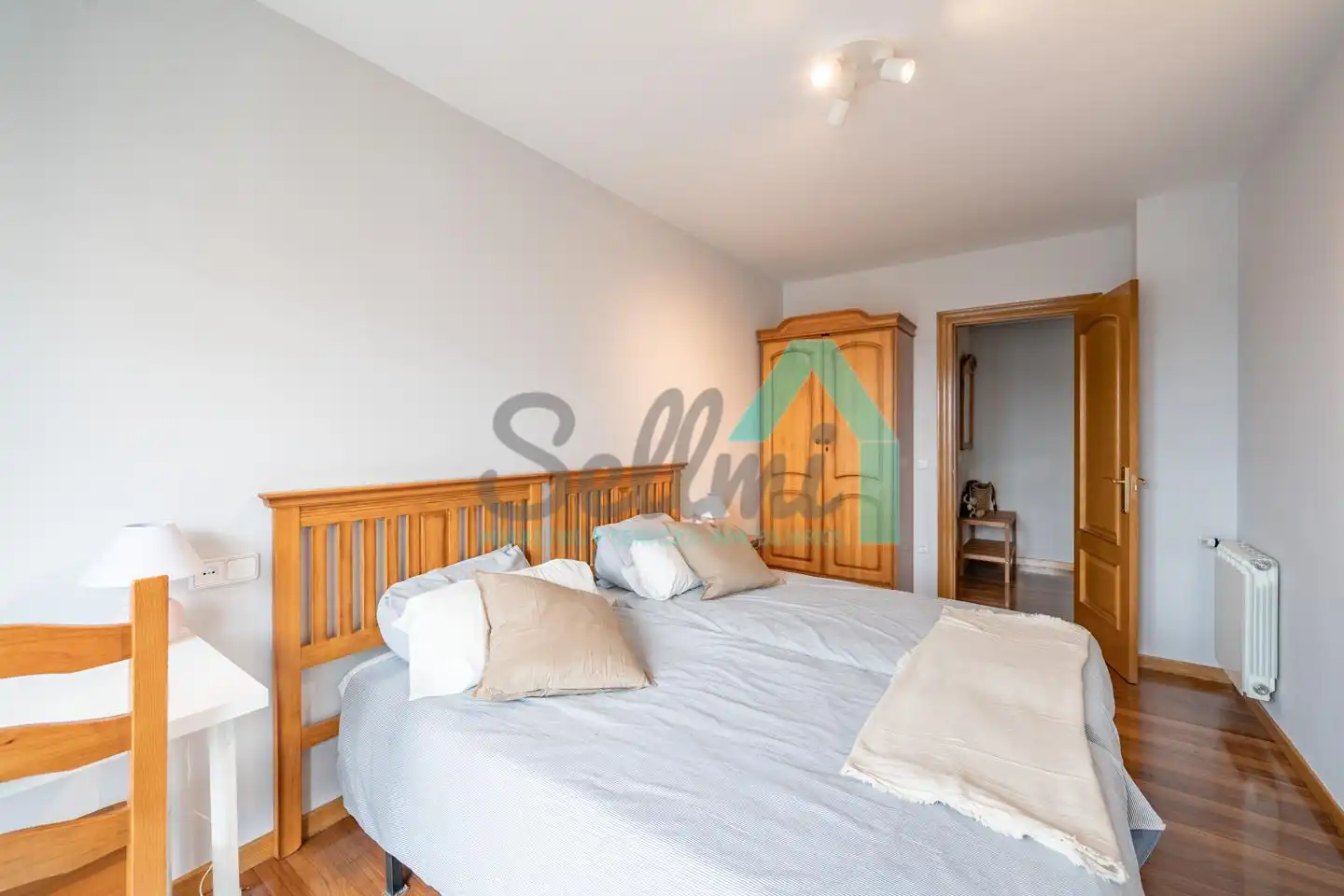 Dormitori de Pis de lloguer en Gijón  amb Calefacció, Parquet i Terrassa