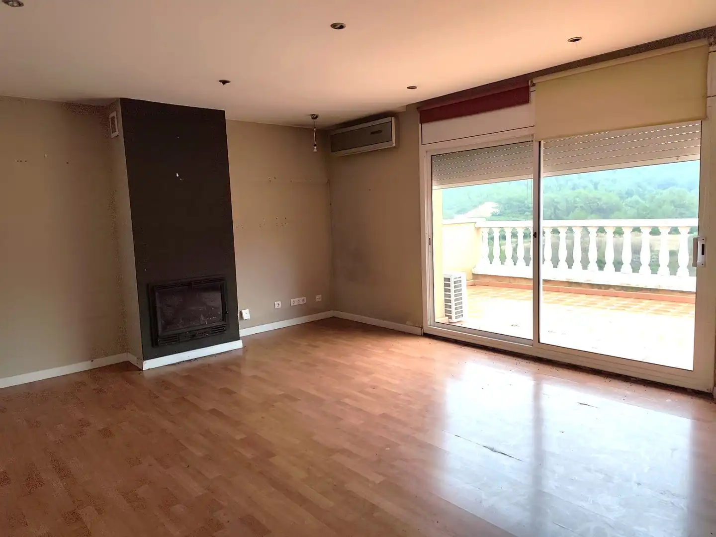 Sala de estar de Casa o chalet en venta en Canyelles con Aire acondicionado, Calefacción y Jardín privado
