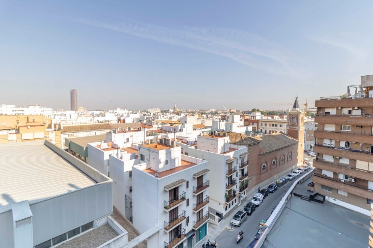 Vista exterior de Pis de lloguer en  Sevilla Capital amb Aire condicionat i Moblat