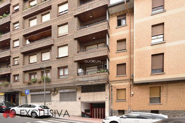Garaje en Venta en Calle Calle de la Autonomía en Centro - Ariz - Uribarri