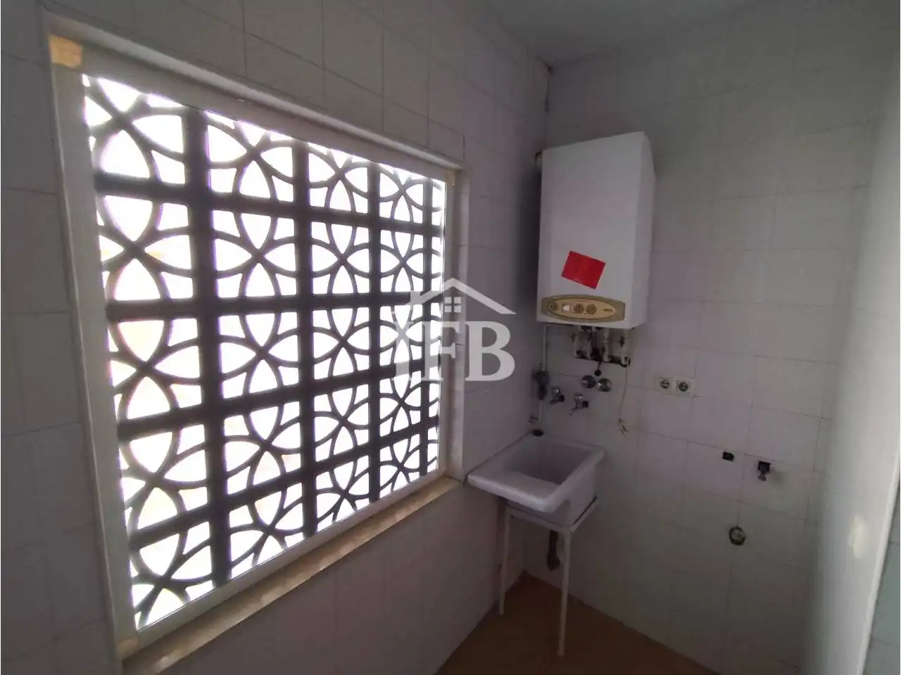 Bany de Casa o xalet en venda en Badajoz amb Aire condicionat, Calefacció i Jardí privat