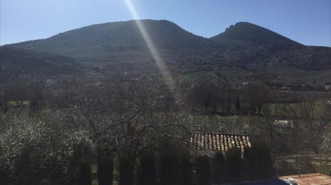 Magnífica finca rústica en el parque natural de la Subbética cordobesa con excelentes olivos, una casa con piscina y unas vistas e