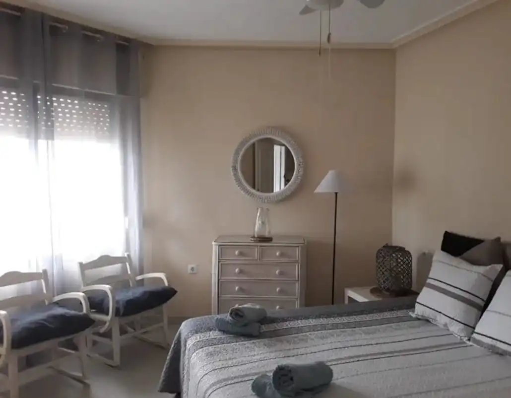 Habitación de Apartamento de alquiler en Torrevieja con Terraza, Amueblado y Lavadora