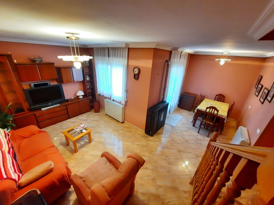 Living room of Single-family semi-detached for sale in Escalona  with Heating