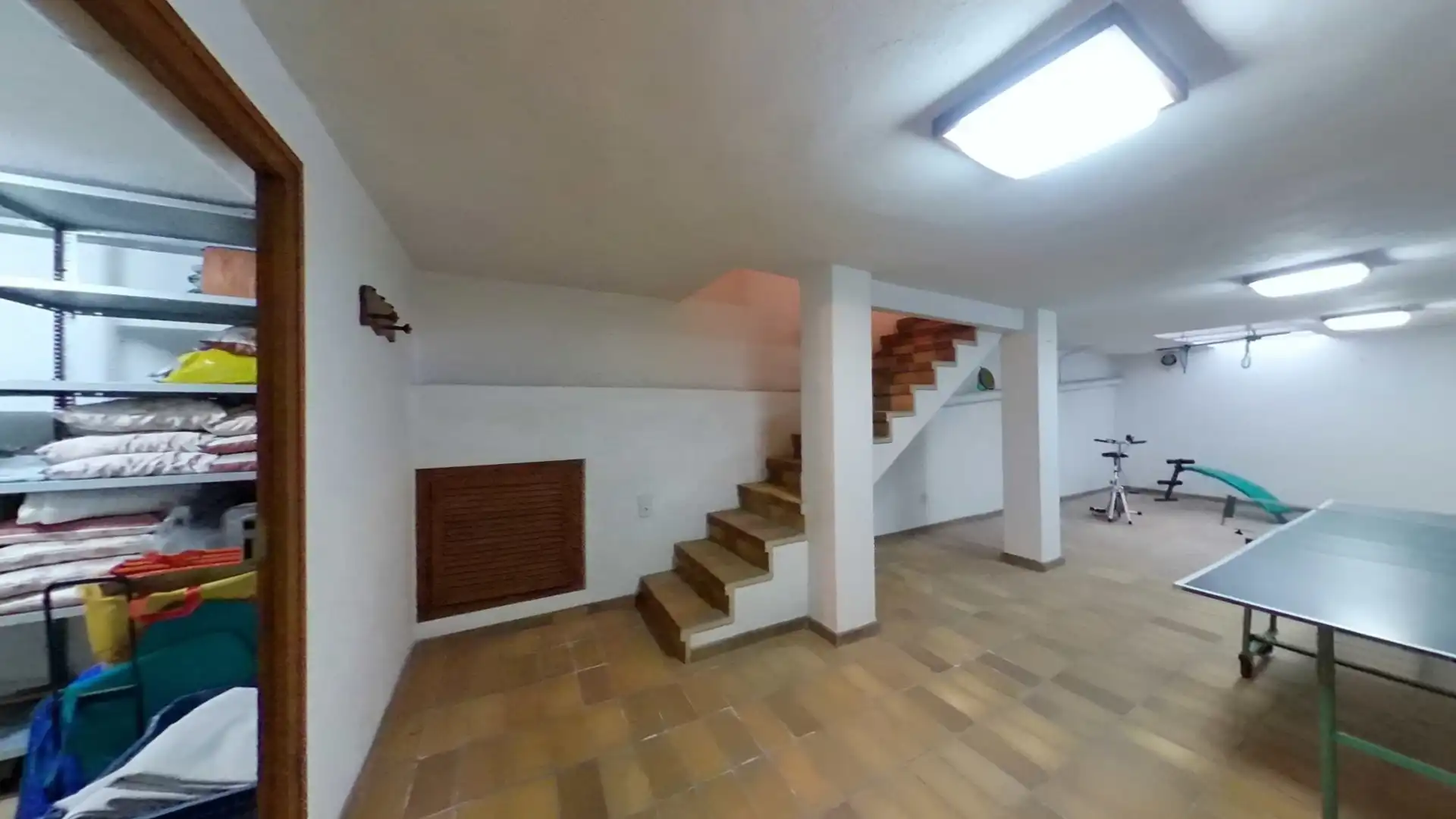 Einfamilien-Reihenhaus zum Verkauf in Sabadell mit Klimaanlage, Heizung und Privatgarten