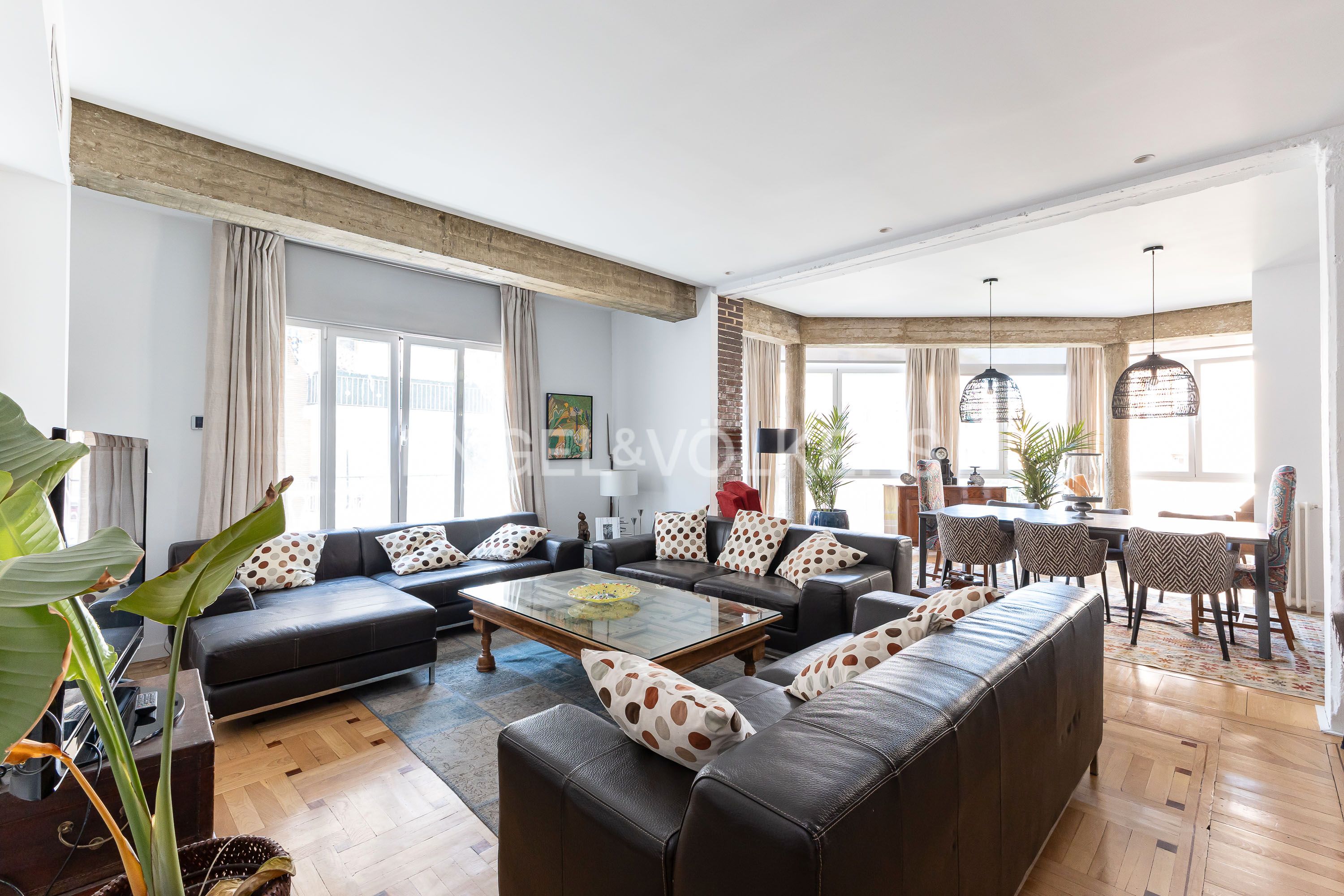 Living room of Apartment for sale in  Madrid Capital  with Air Conditioner, Heating and Storage room