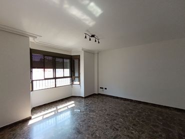 Appartamento con balcone in vendita a Llombai