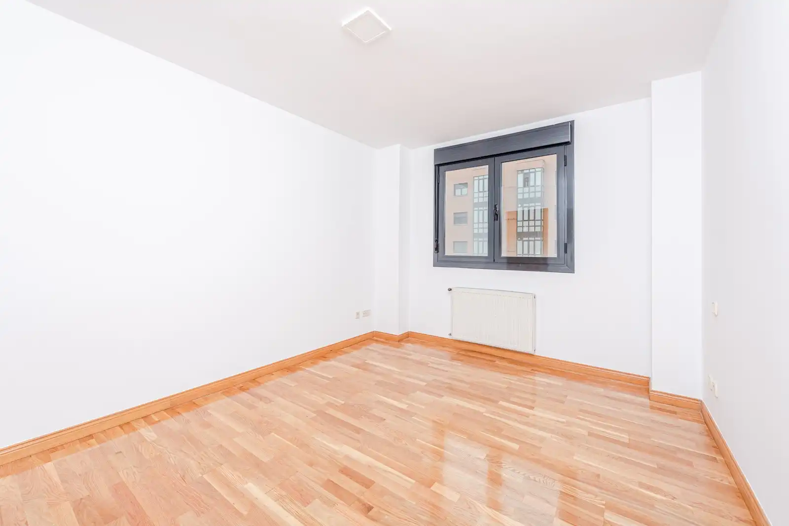 Schlafzimmer von Wohnung zum Verkauf in Madrid mit Klimaanlage, Terrasse und Abstellraum