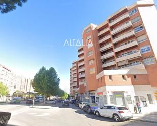 Vista exterior de Pis de lloguer en Cuenca Capital amb Calefacció, Parquet i Terrassa