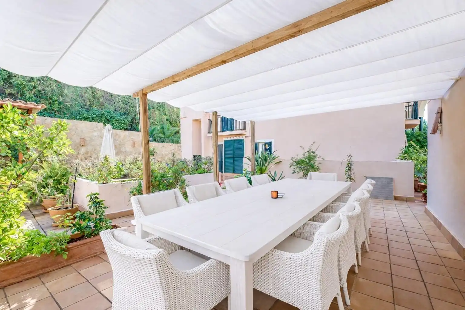 Terrasse von Wohnungen zum Verkauf in Calvià mit Klimaanlage, Heizung und Privatgarten