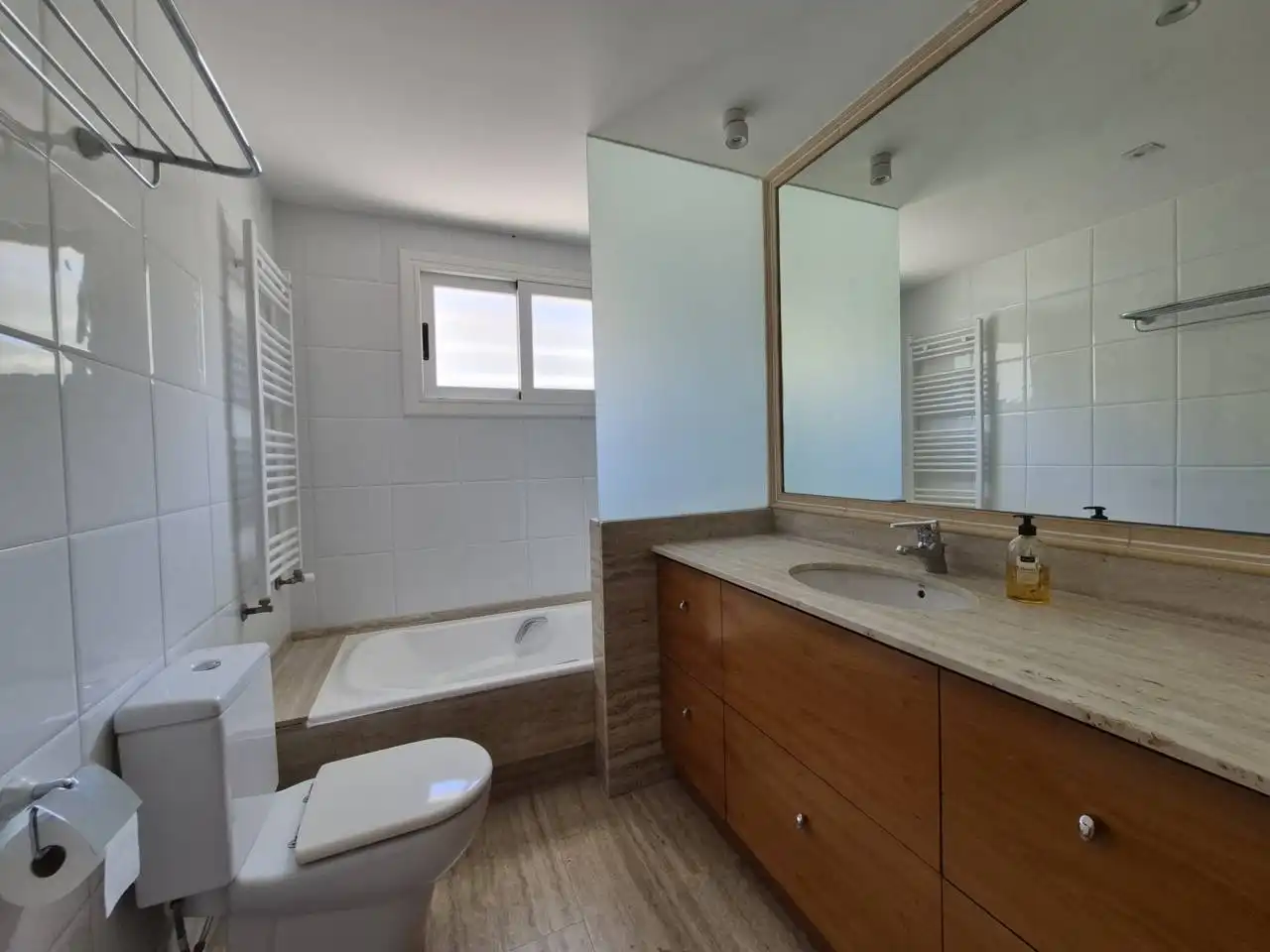 Badezimmer von Haus oder Chalet zur Miete in Sant Cugat del Vallès mit Klimaanlage, Heizung und Privatgarten