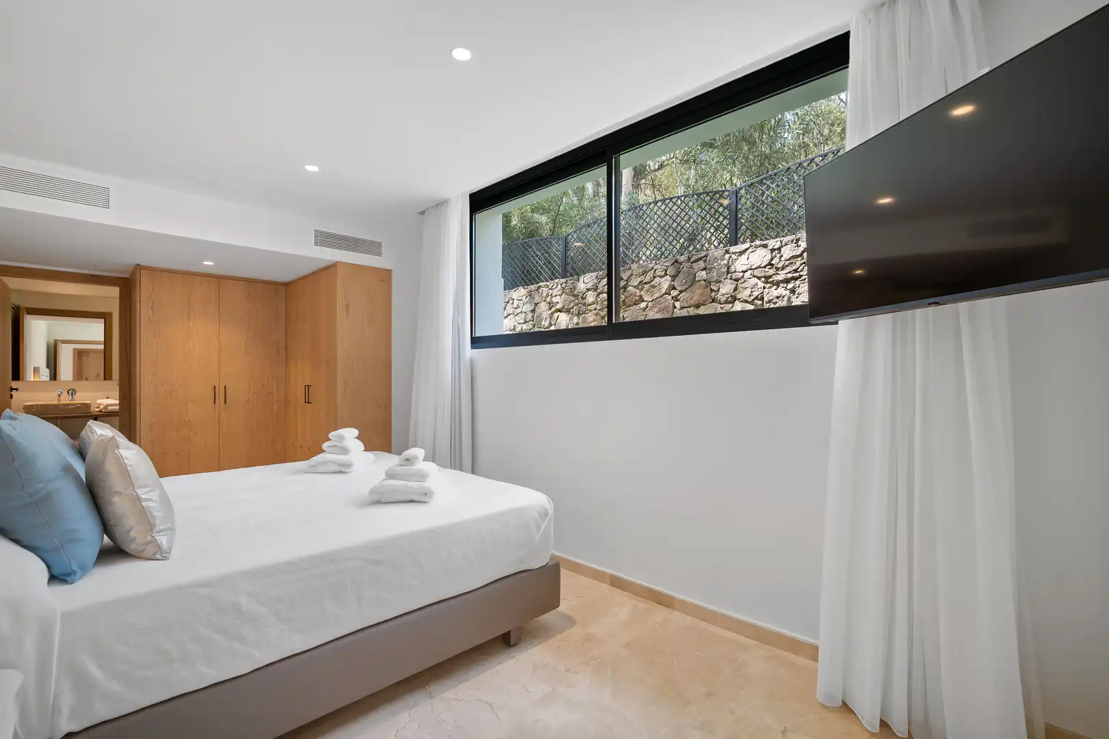 Houses for rent in Calle Alcala, Las Brisas