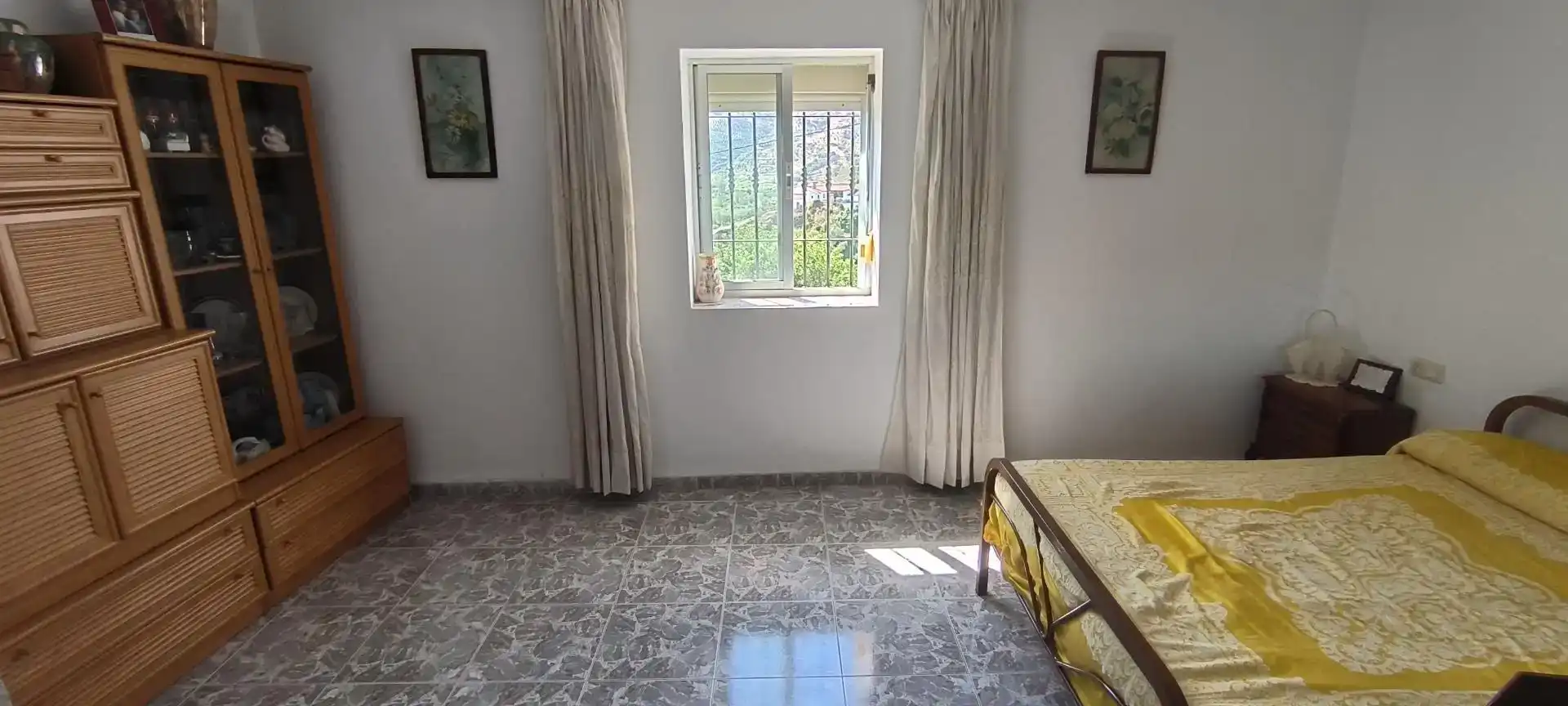 Dormitori de Finca rústica en venda en Comares amb Aire condicionat i Piscina