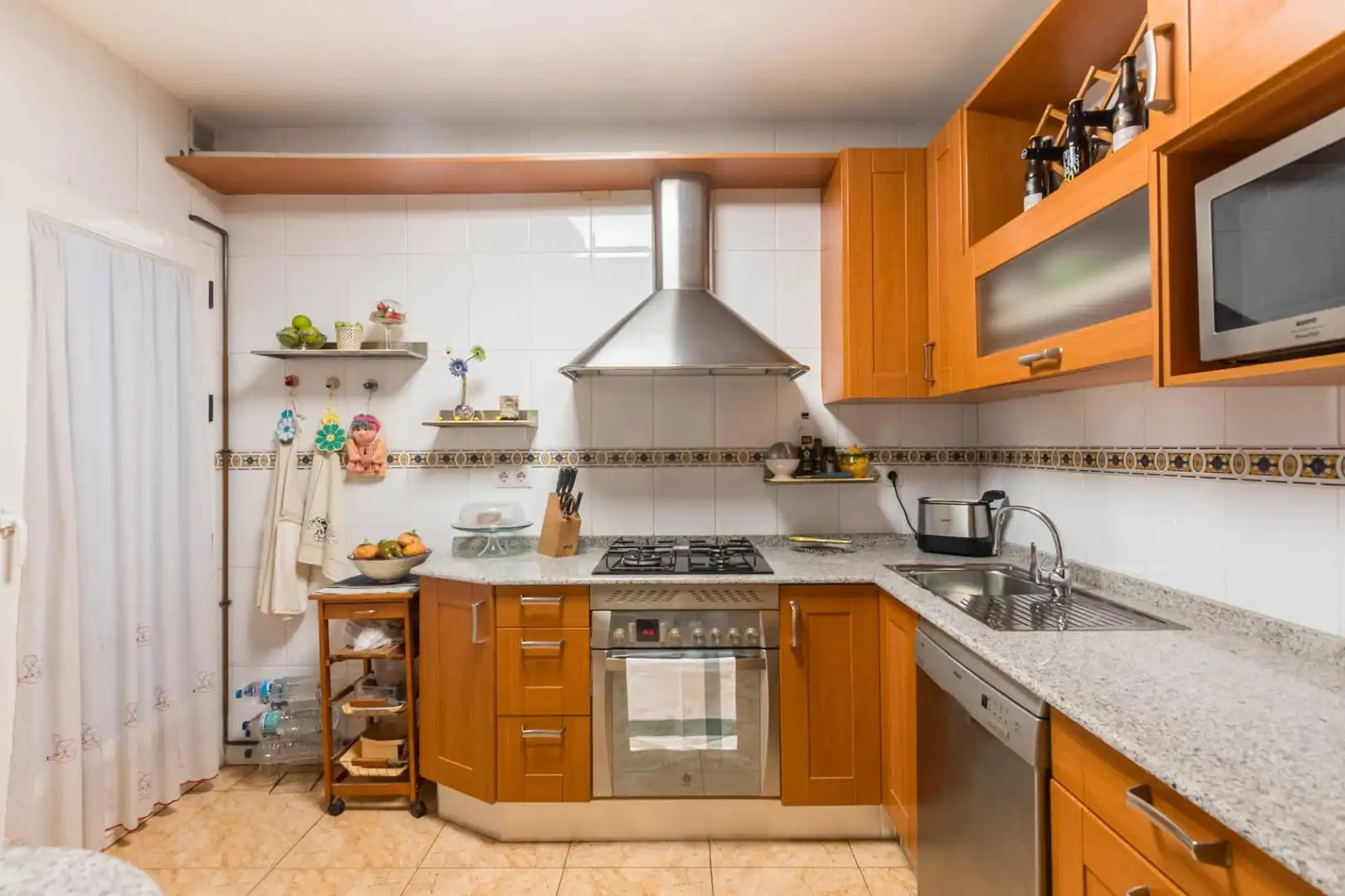 Küche von Einfamilien-Reihenhaus zum Verkauf in Murcia mit Klimaanlage, Privatgarten und Terrasse
