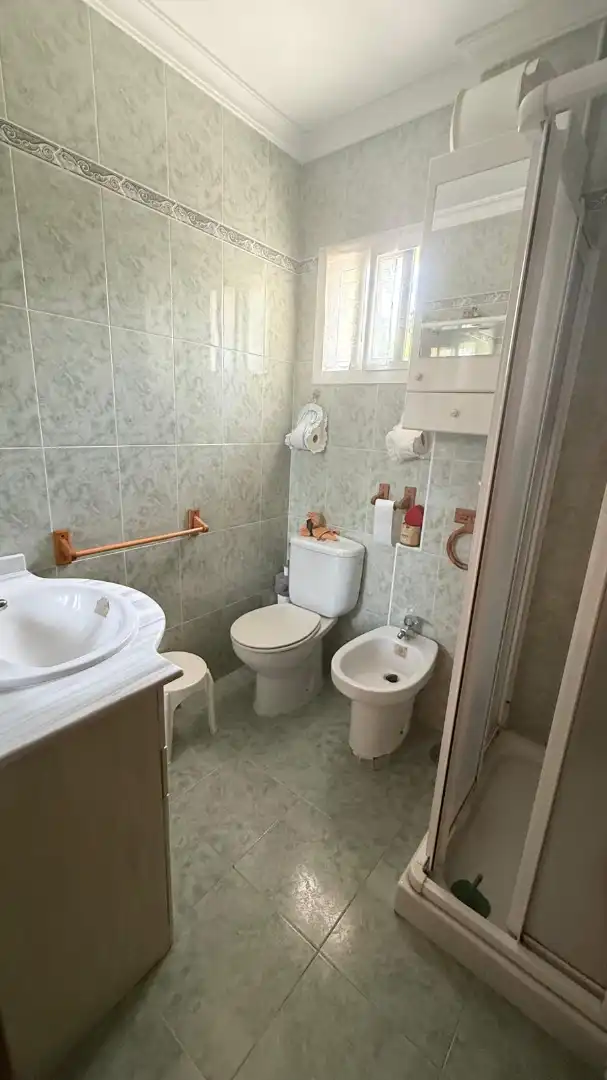 Badezimmer von Haus oder Chalet zum Verkauf in El Puerto de Santa María mit Klimaanlage, Privatgarten und Abstellraum